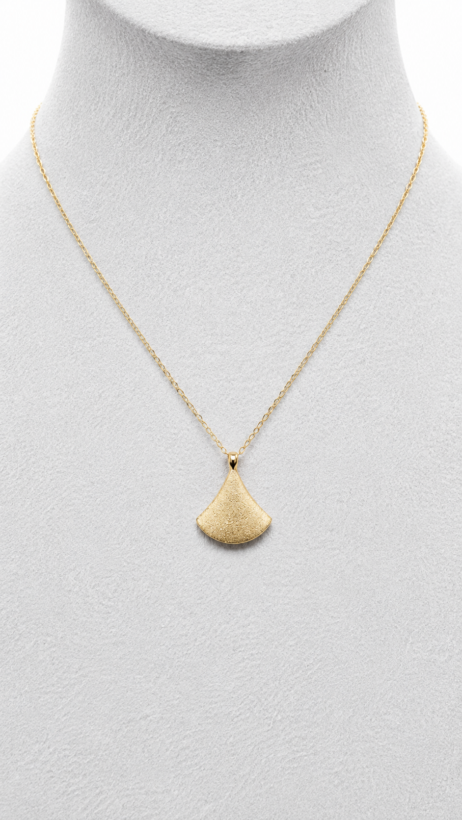 18K Gold Minimalist Teardrop Necklace.