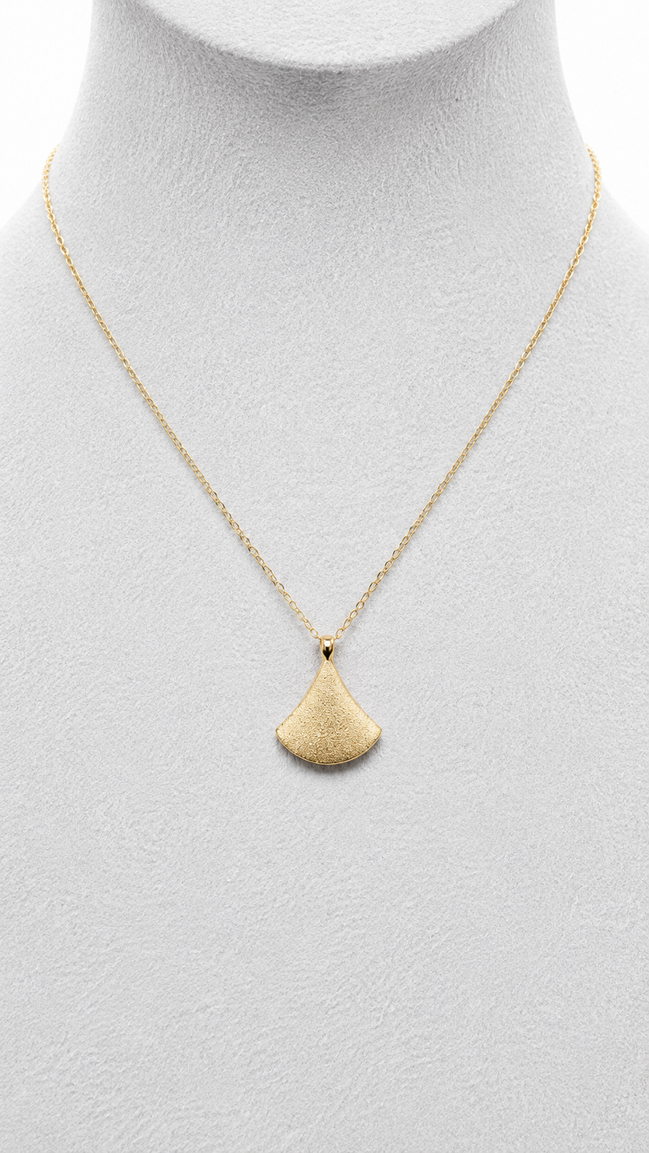 18K Gold Minimalist Teardrop Necklace.