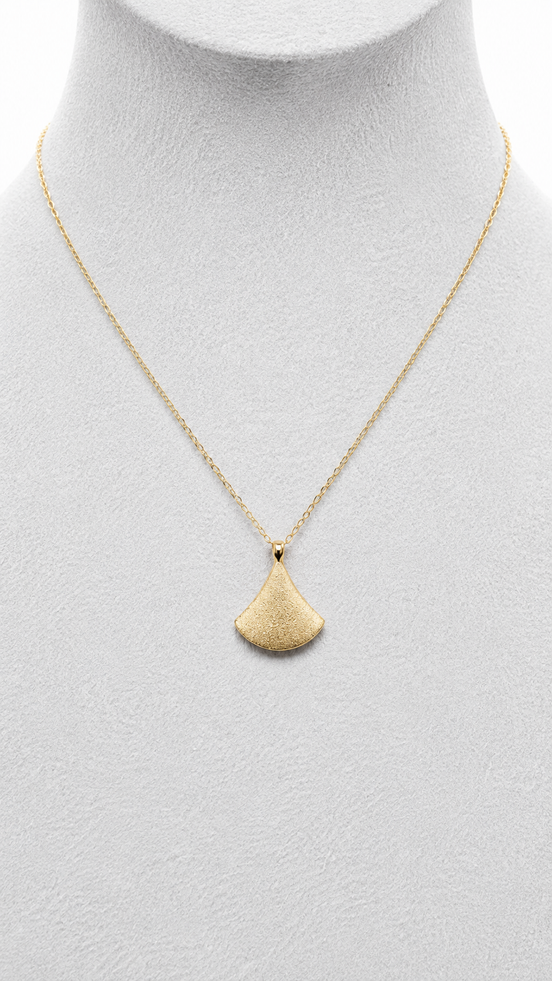 18K Gold Minimalist Teardrop Necklace.